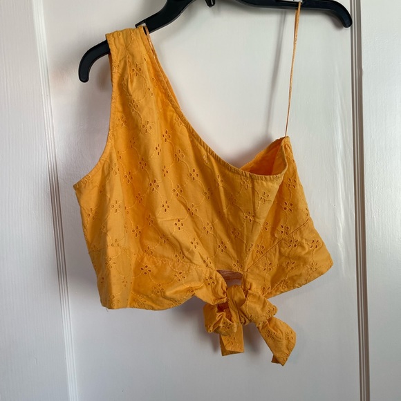 One shoulder crop - Picture 1 of 3